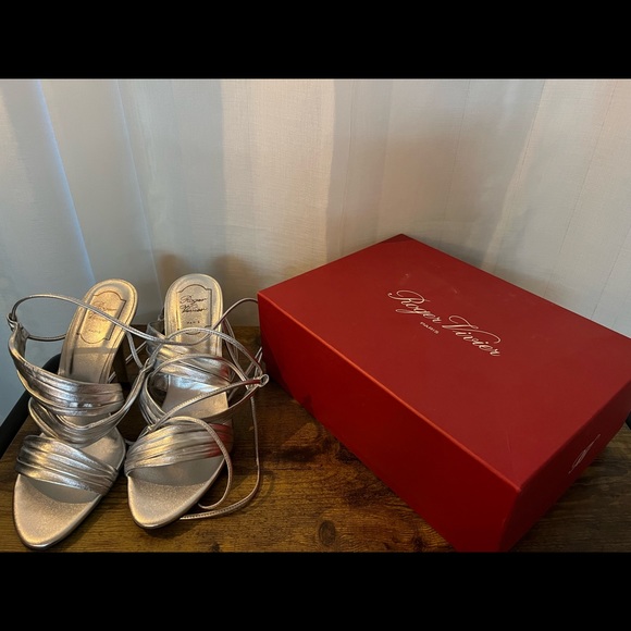 Roger Vivier Tie-Up Metallic Leather Sandal - Picture 7 of 7